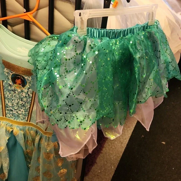 Lot of girls dress up Disney princesses costume party - Picture 7 of 8